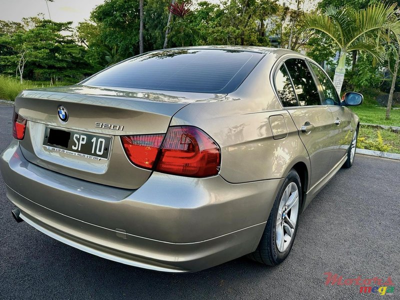 2010' BMW 320 photo #4