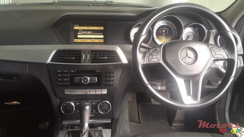 2011' Mercedes-Benz AMG photo #3