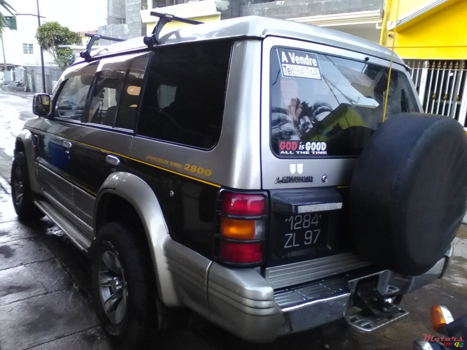 1997' Mitsubishi Pajero photo #2