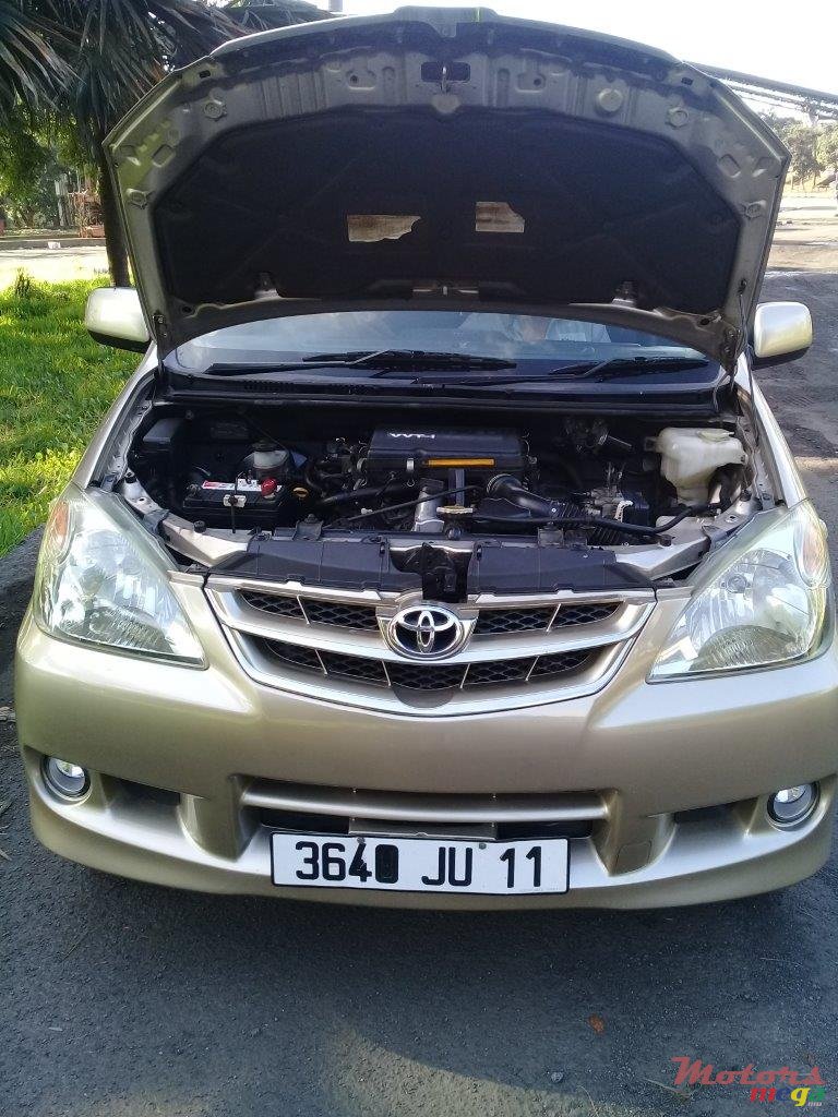 2011' Toyota Avanza photo #7