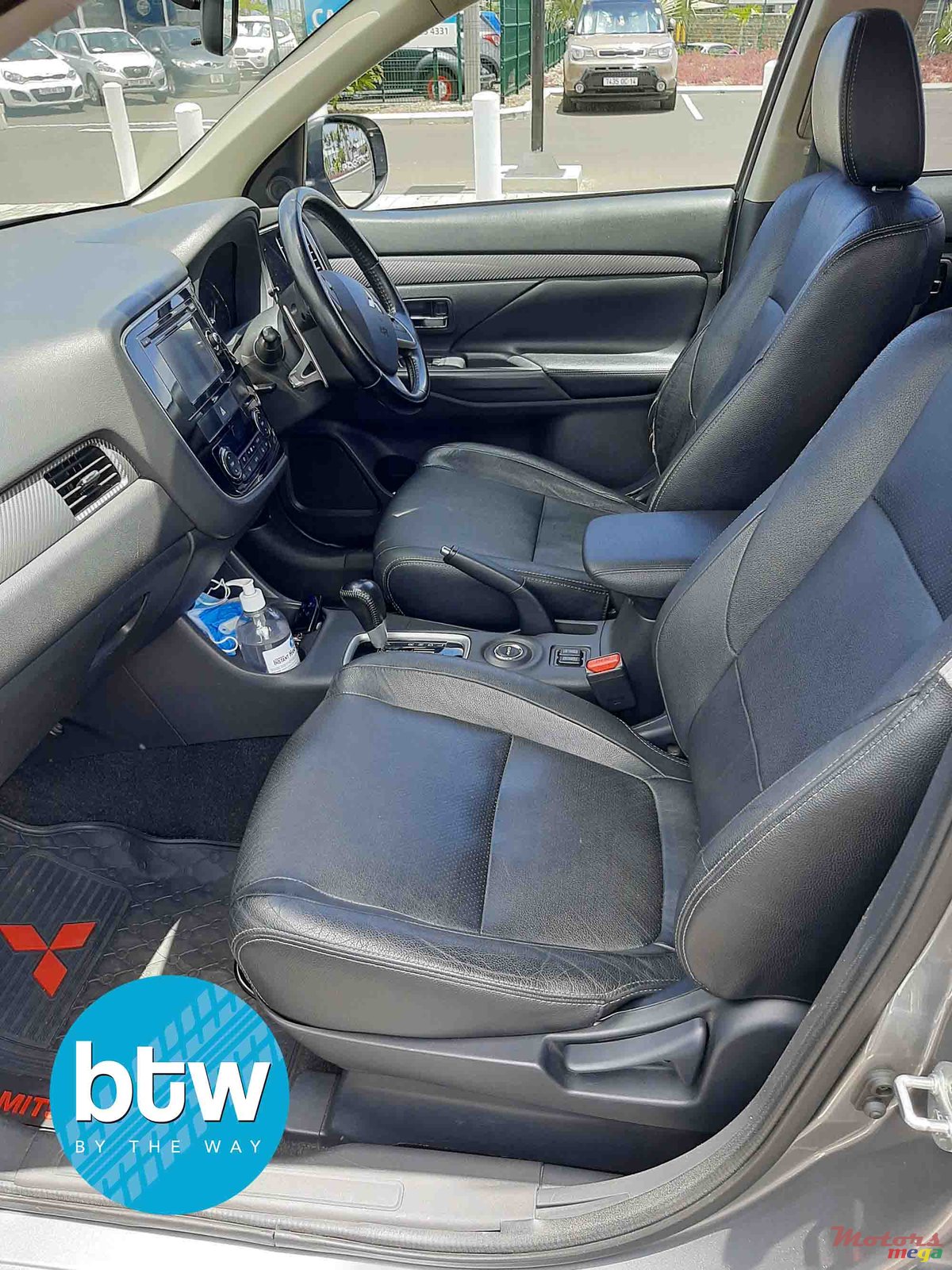 2014' Mitsubishi Outlander photo #5