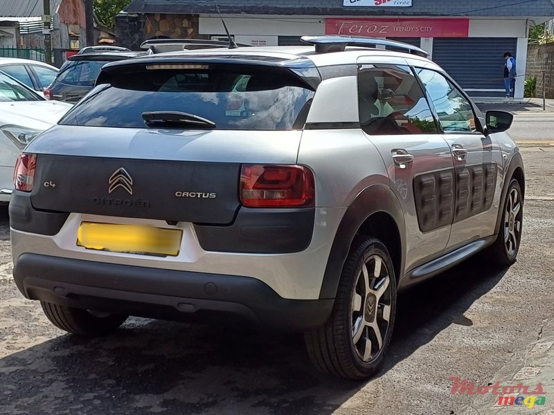 2015' Citroen C4 Cactus photo #3