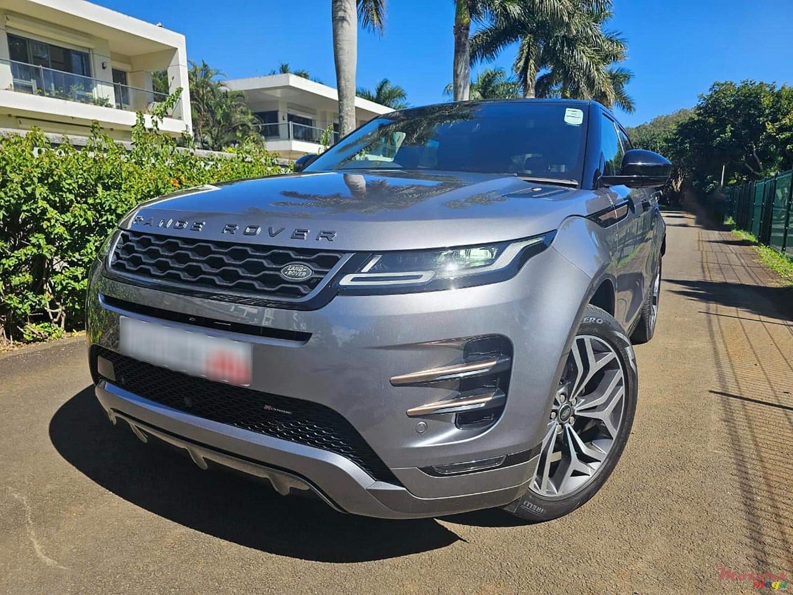 2024' Land Rover Range Rover Evoque P300e Plug-In Hybrid photo #2
