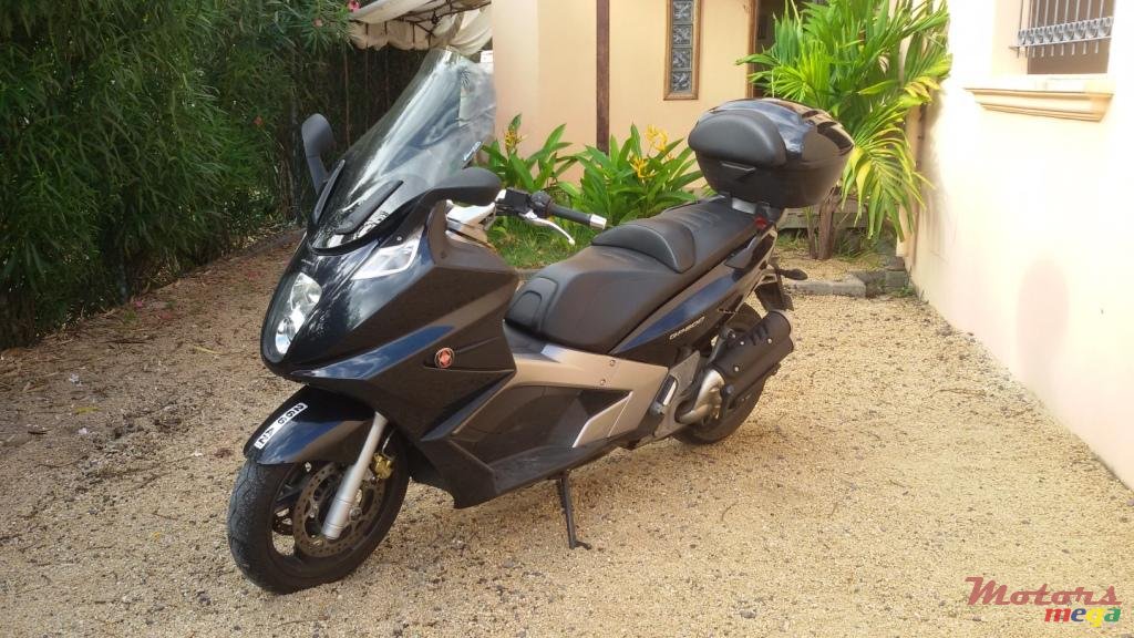 2009' Gilera GP 800 photo #1