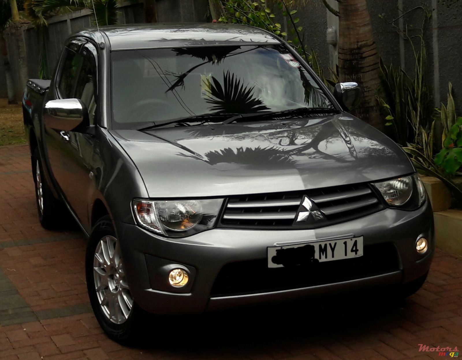 2014' Mitsubishi photo #1