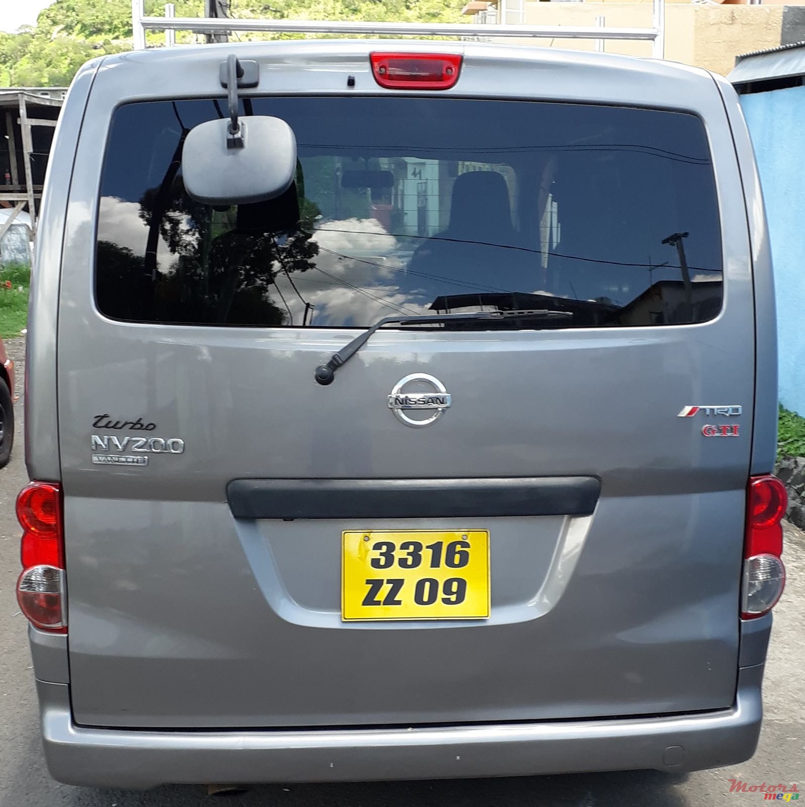 2009' Nissan NV200 Full Option photo #2