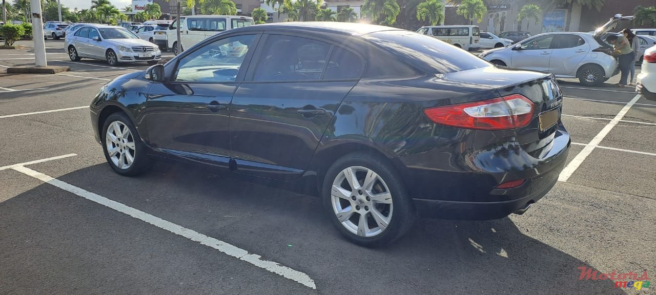 2011' Renault Fluence photo #2