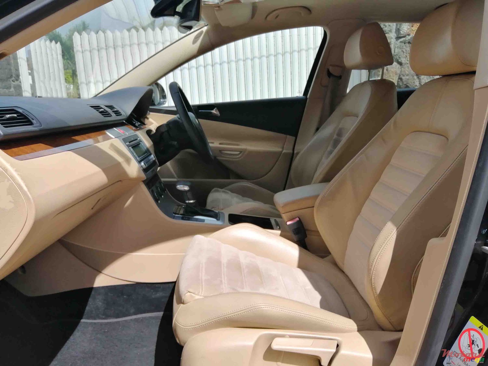 2008' Volkswagen Passat photo #4