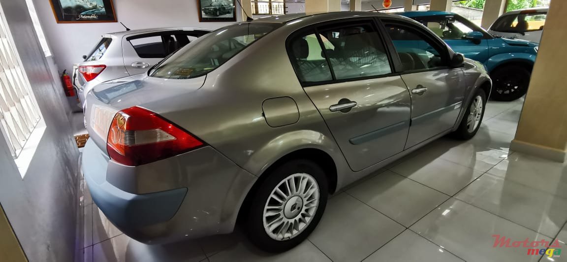 2004' Renault Megane photo #7