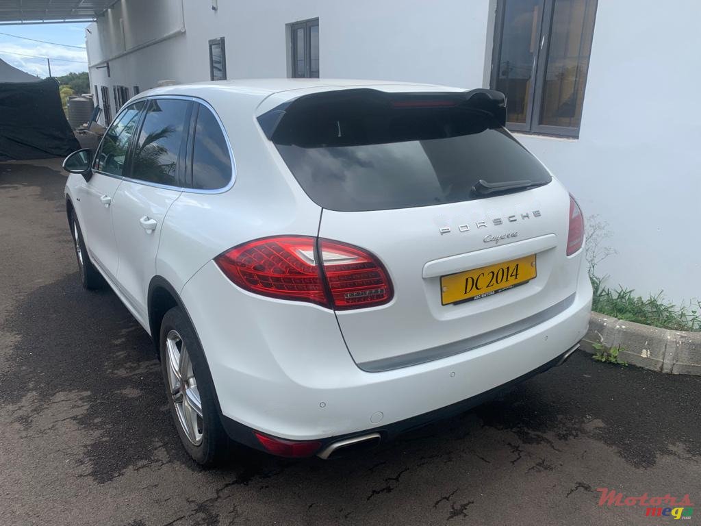 2014' Porsche Cayenne photo #2