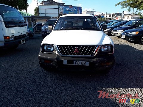 2003' Mitsubishi 4X2 photo #2