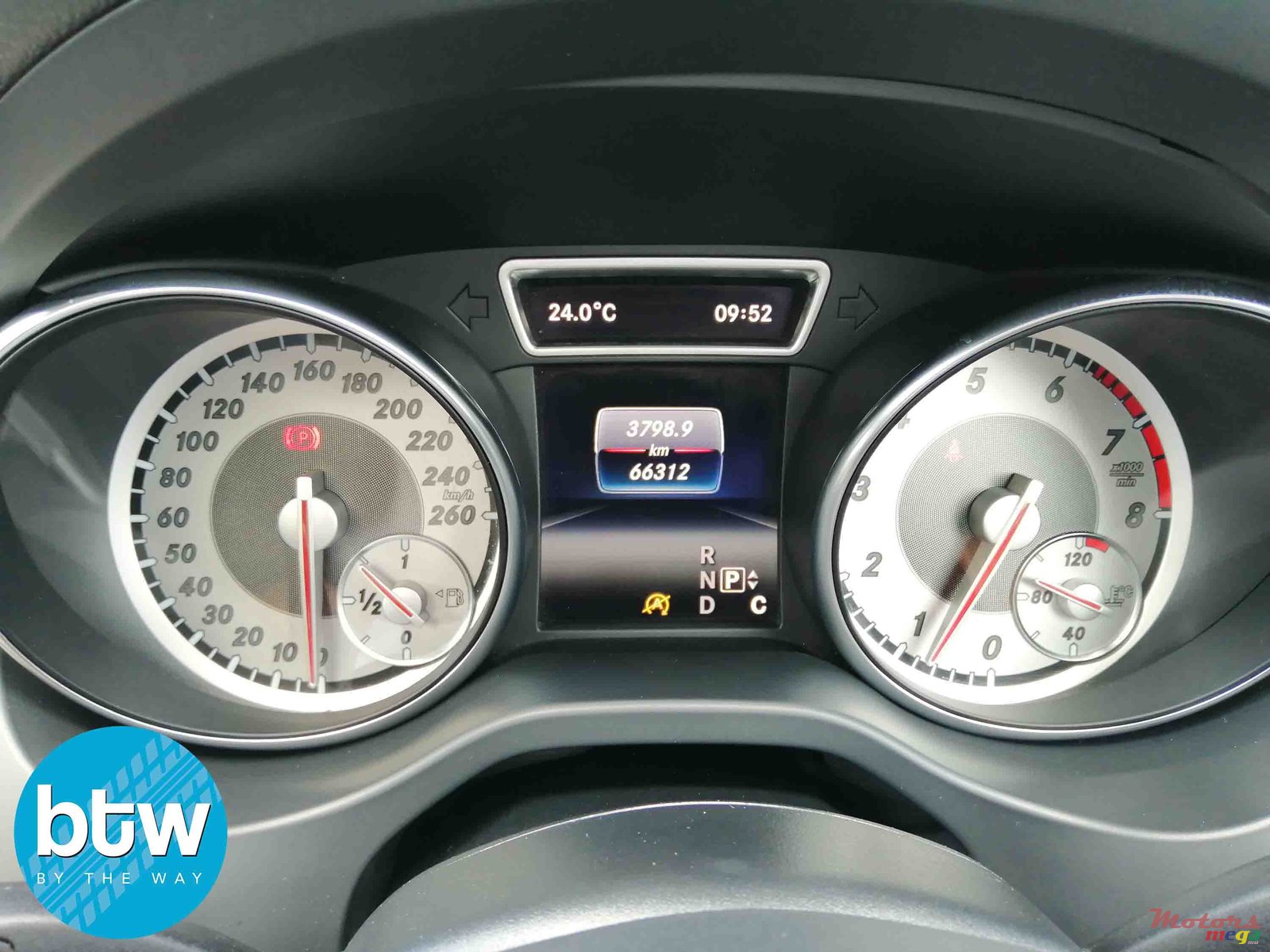 2016' Mercedes-Benz GLA-Class photo #7