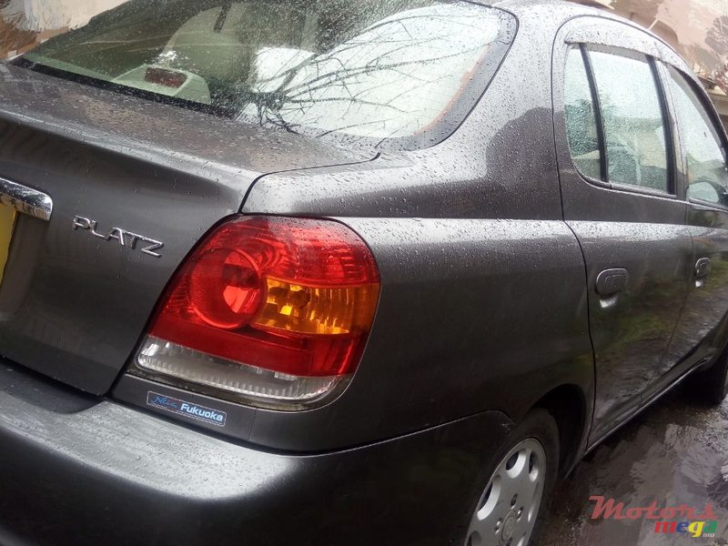 2004' Toyota Platz photo #1