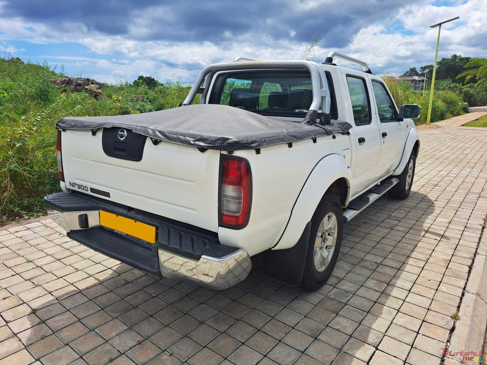 2015' Nissan Hardbody photo #4