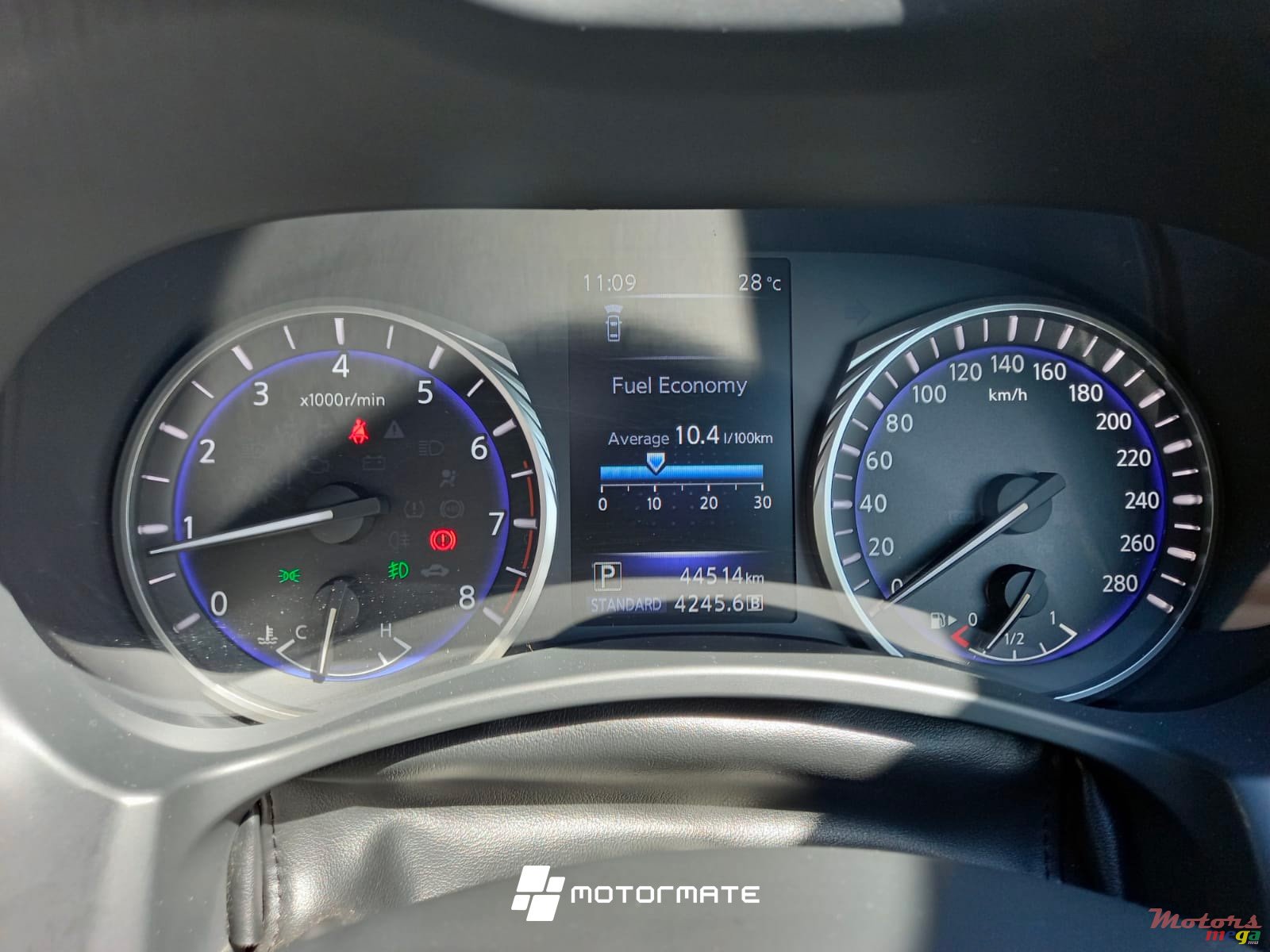 2019' Infiniti Q60 COUPE photo #7