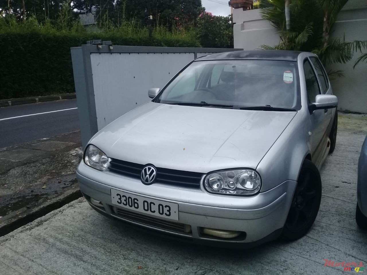 2003' Volkswagen Golf photo #2