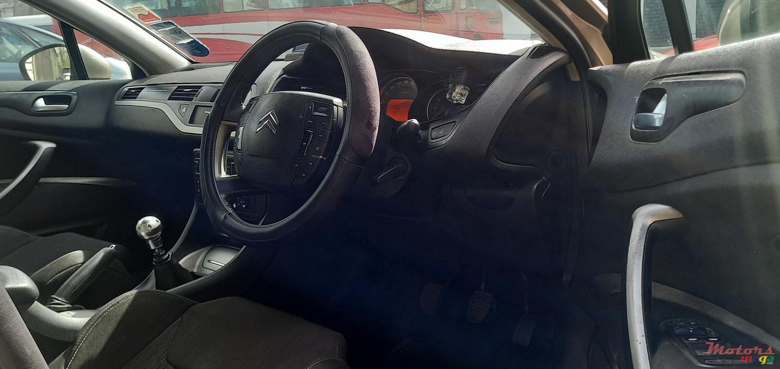 2011' Citroen C5 photo #5