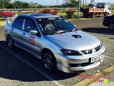 2011' Mitsubishi Lancer GLX photo #1