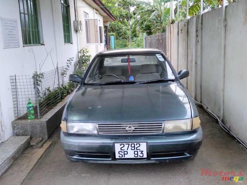 1993' Nissan Sunny saloon photo #3