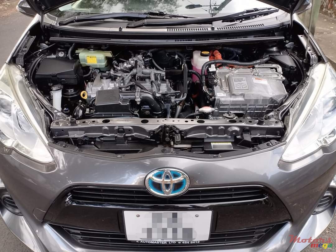 2016' Toyota Aqua photo #2