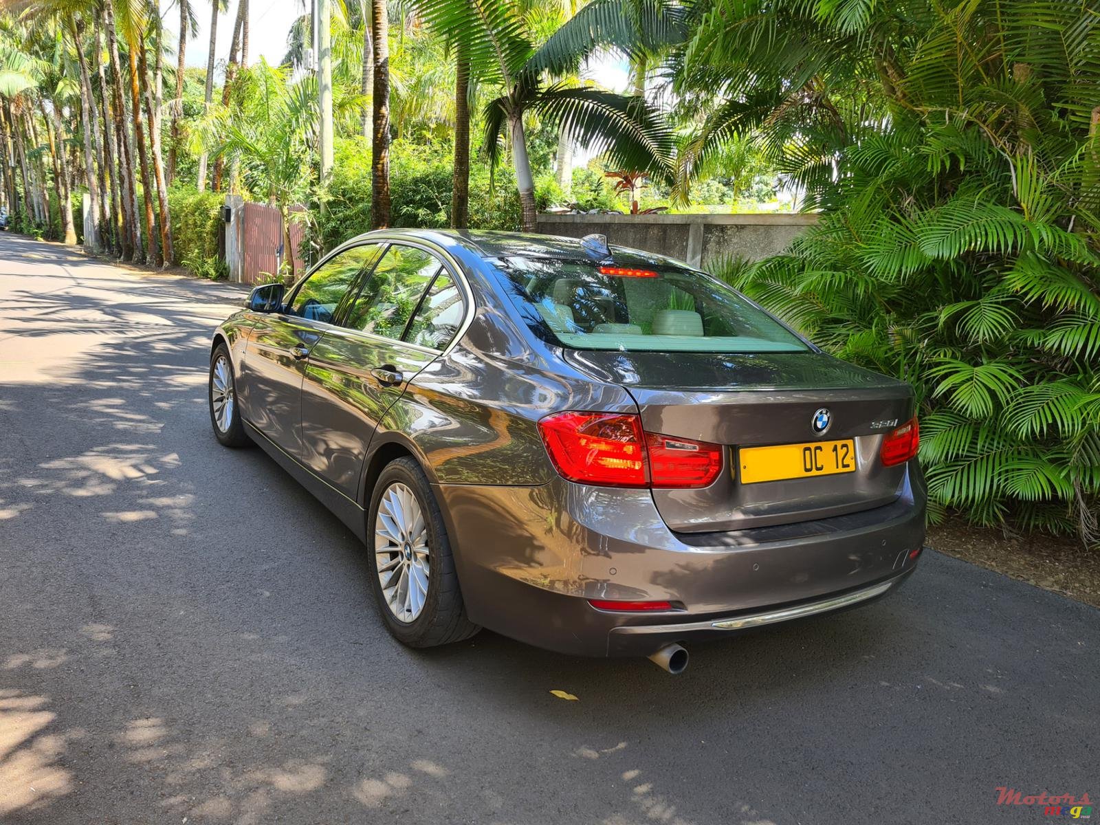 2012' BMW 320 Automatic Sunroof photo #4