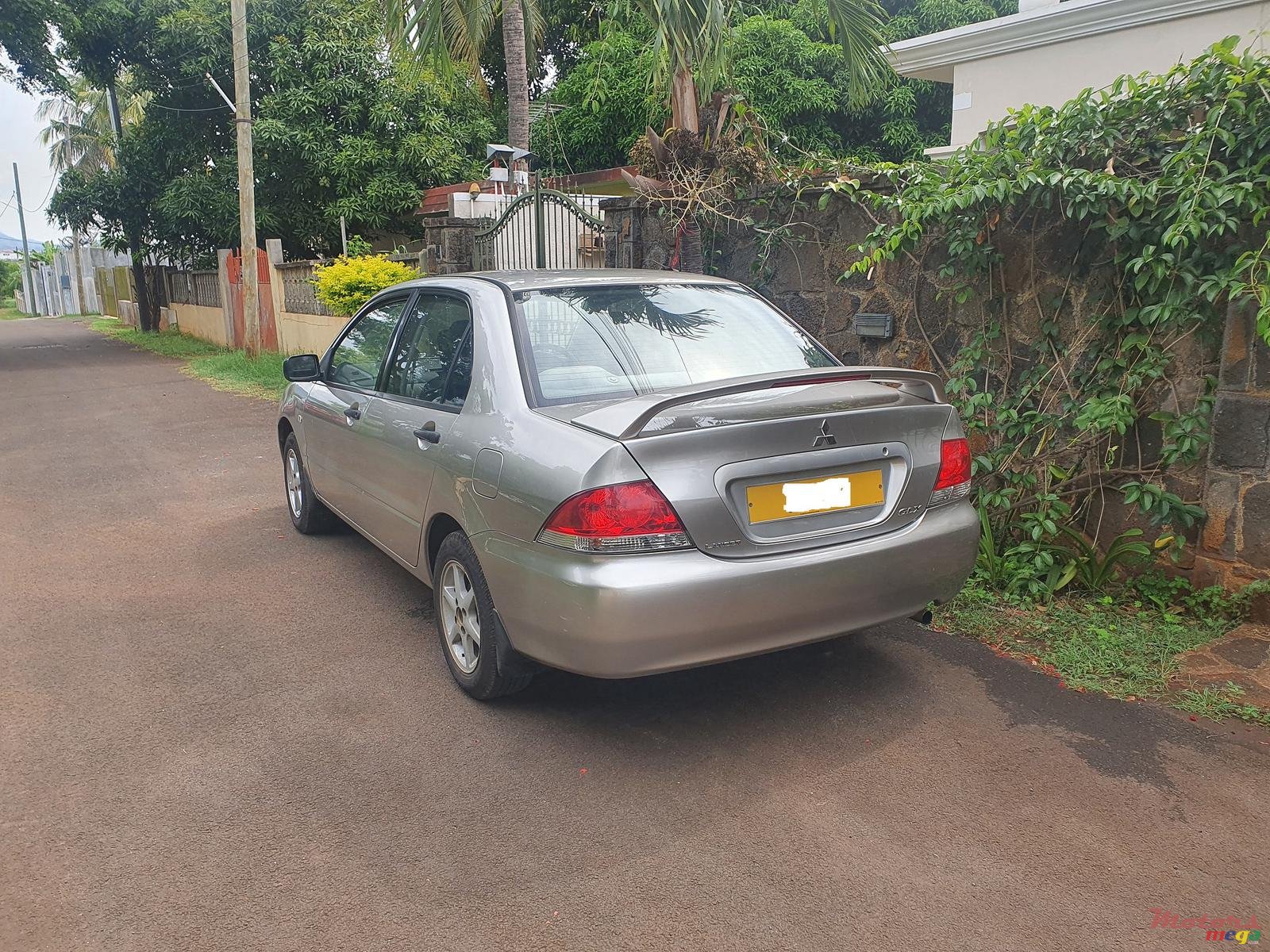 2005' Mitsubishi Lancer photo #2