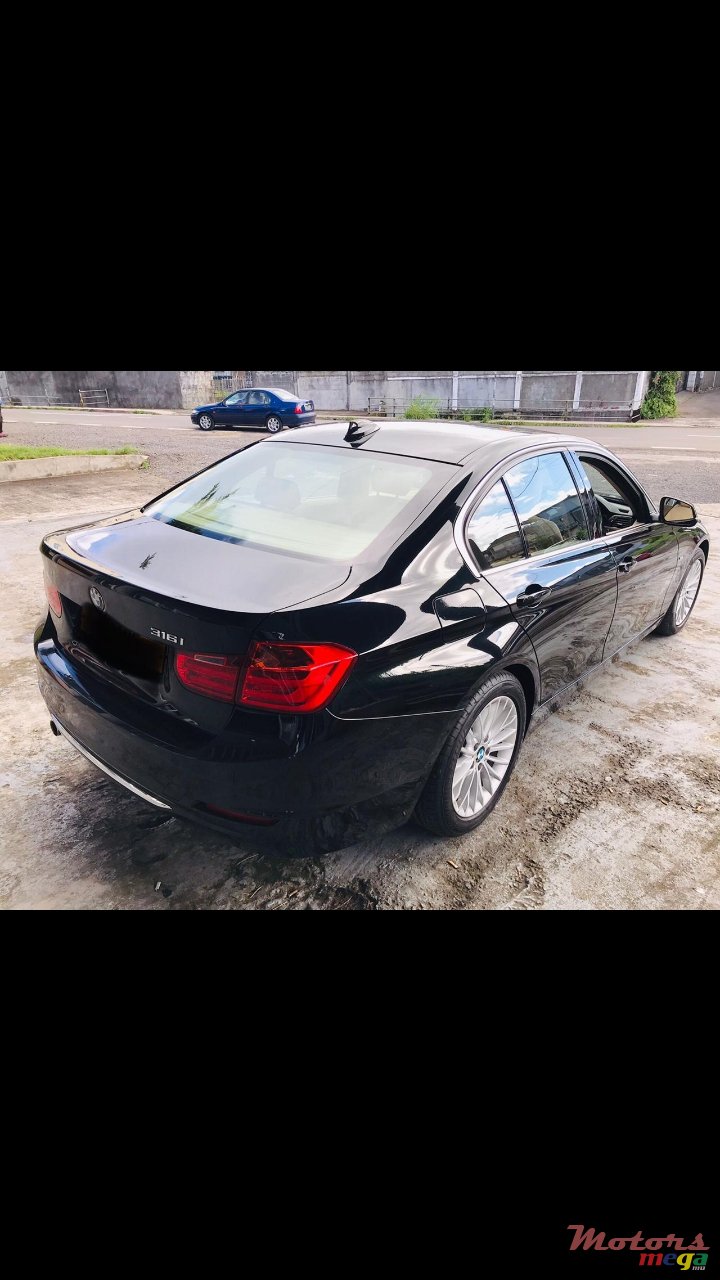 2013' BMW 3 Series Sedan photo #3