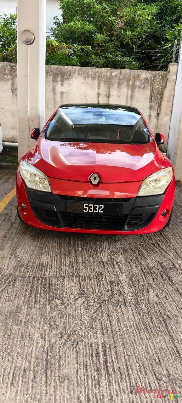 2010' Renault Megane photo #2