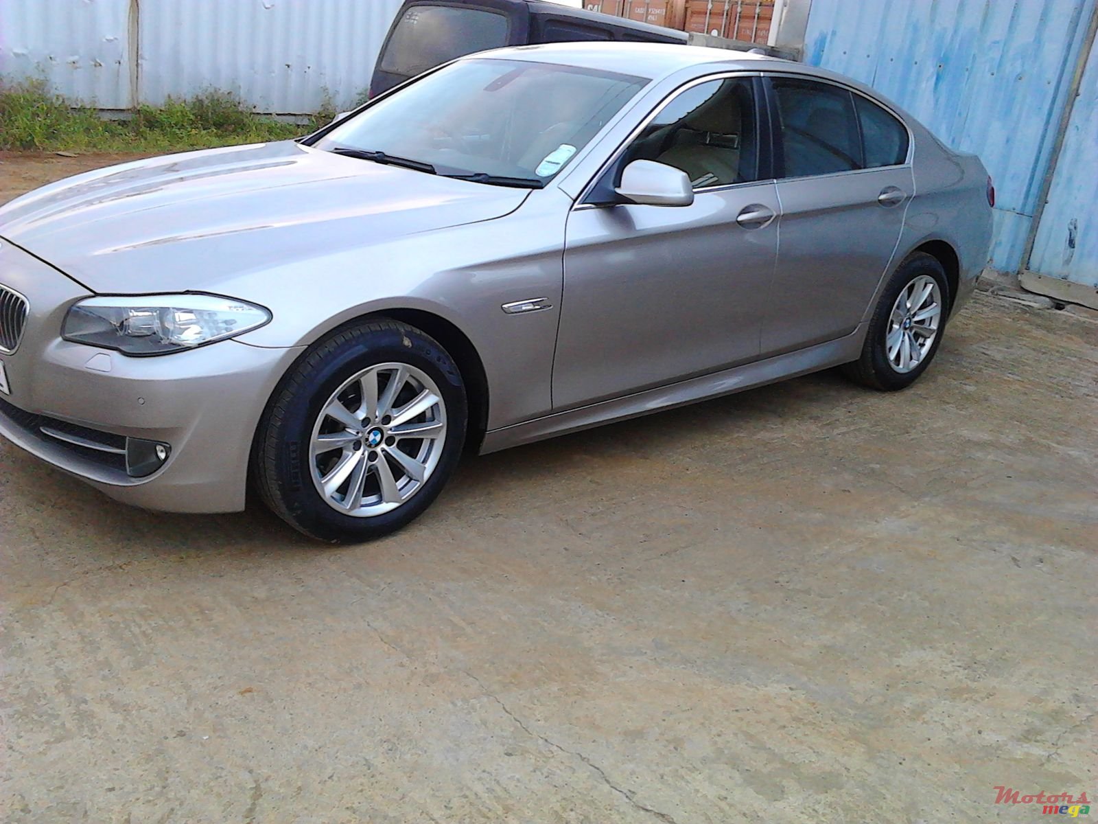 2012' BMW 520 photo #1