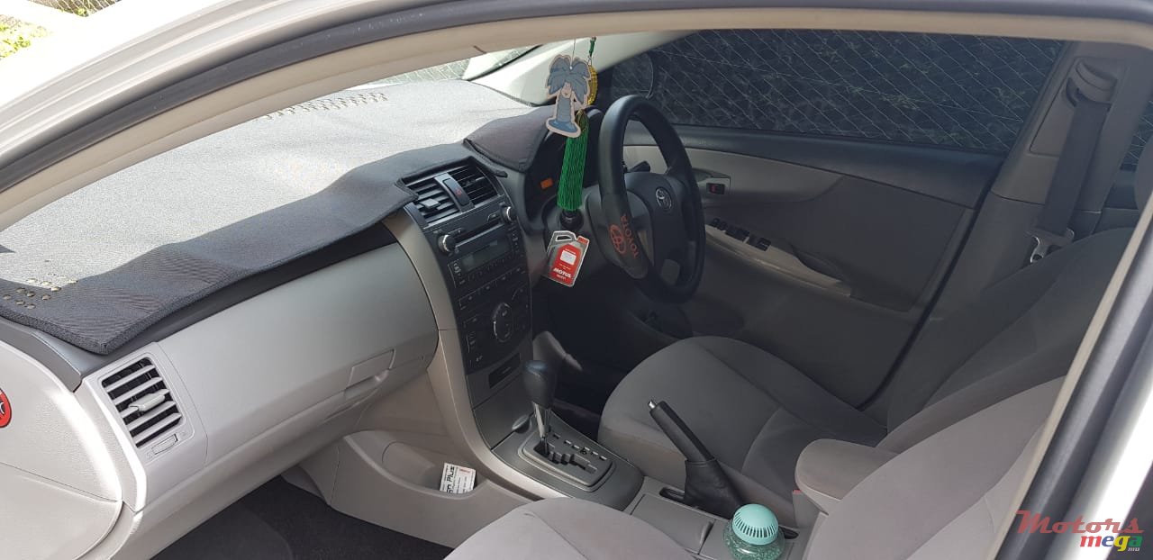 2009' Toyota Corolla GLI photo #3