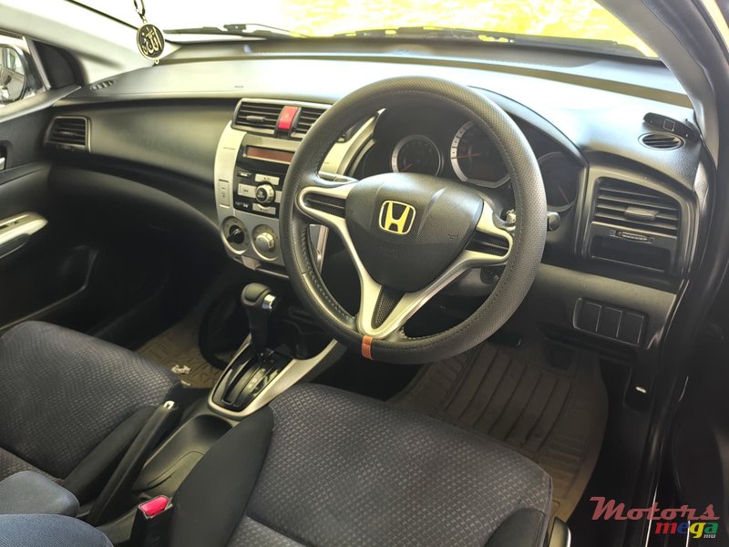 2010' Honda City photo #6