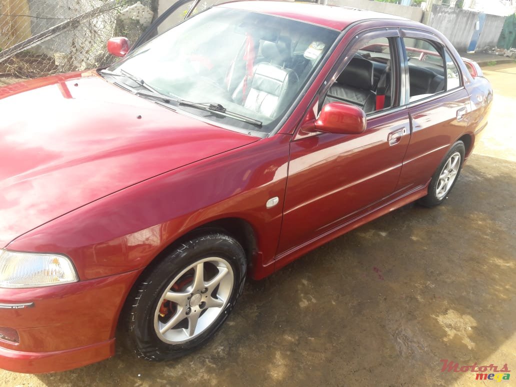 2000' Mitsubishi Lancer photo #5