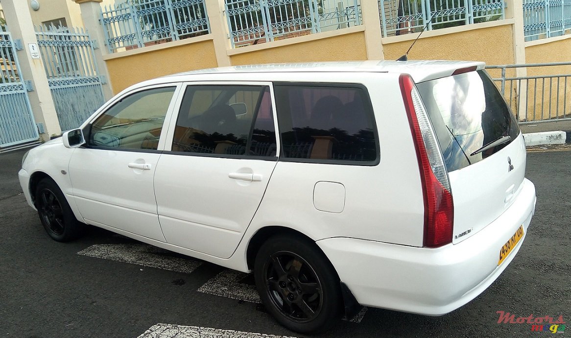 2008' Mitsubishi Lancer Wagon photo #3