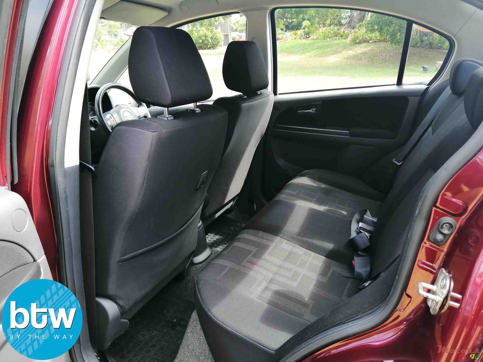 2011' Suzuki SX4 photo #3