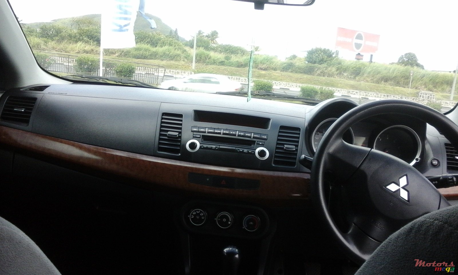 2010' Mitsubishi Lancer photo #3