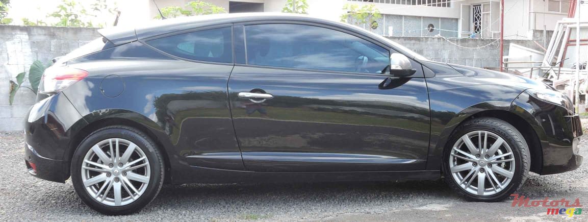 2012' Renault Megane photo #4