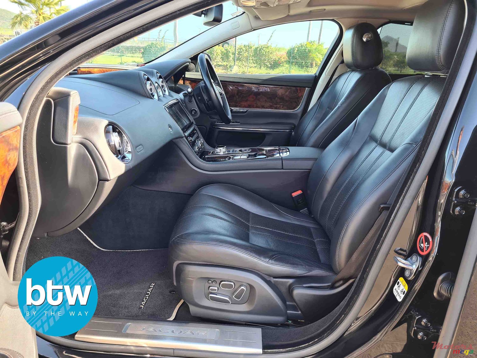 2015' Jaguar XJ photo #5