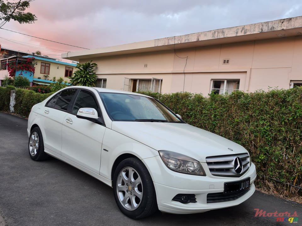 2008' Mercedes-Benz C-Class photo #1