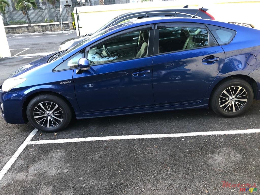 2011' Toyota Prius photo #6