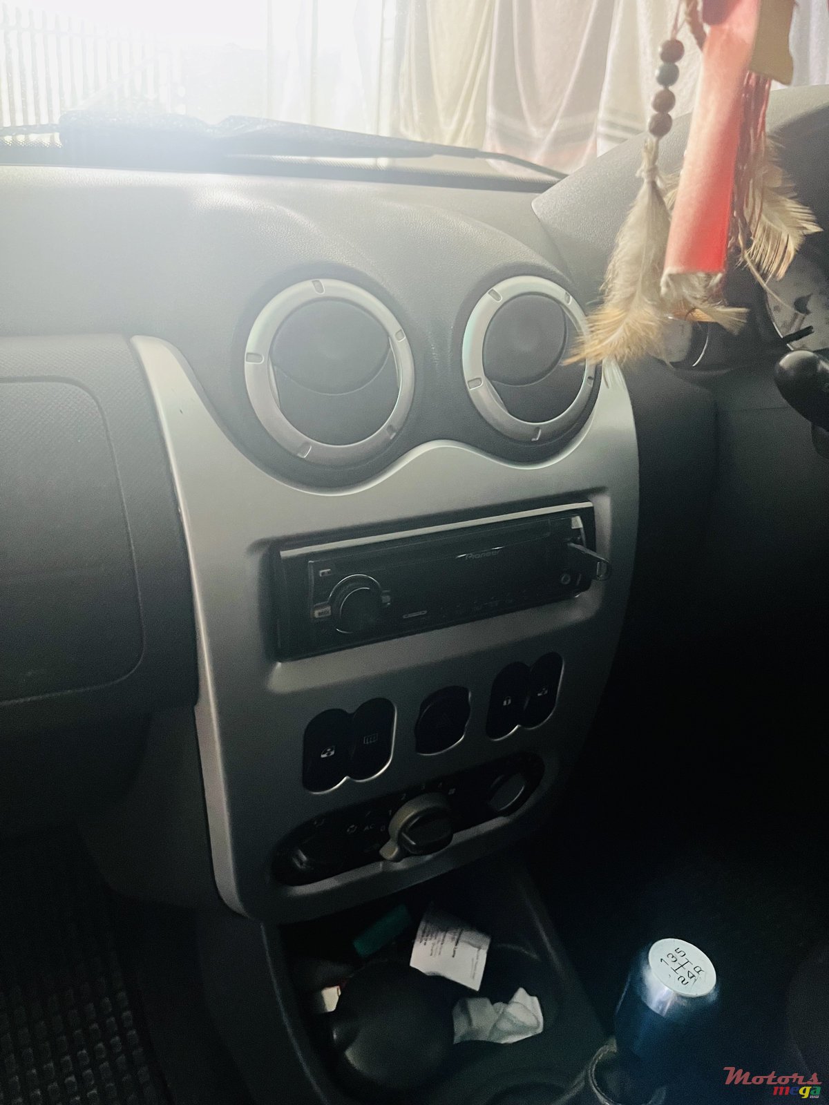 2009' Renault Sandero photo #4