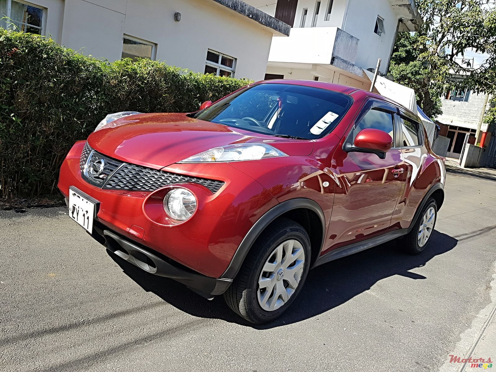 2011' Nissan Juke Automatic photo #1