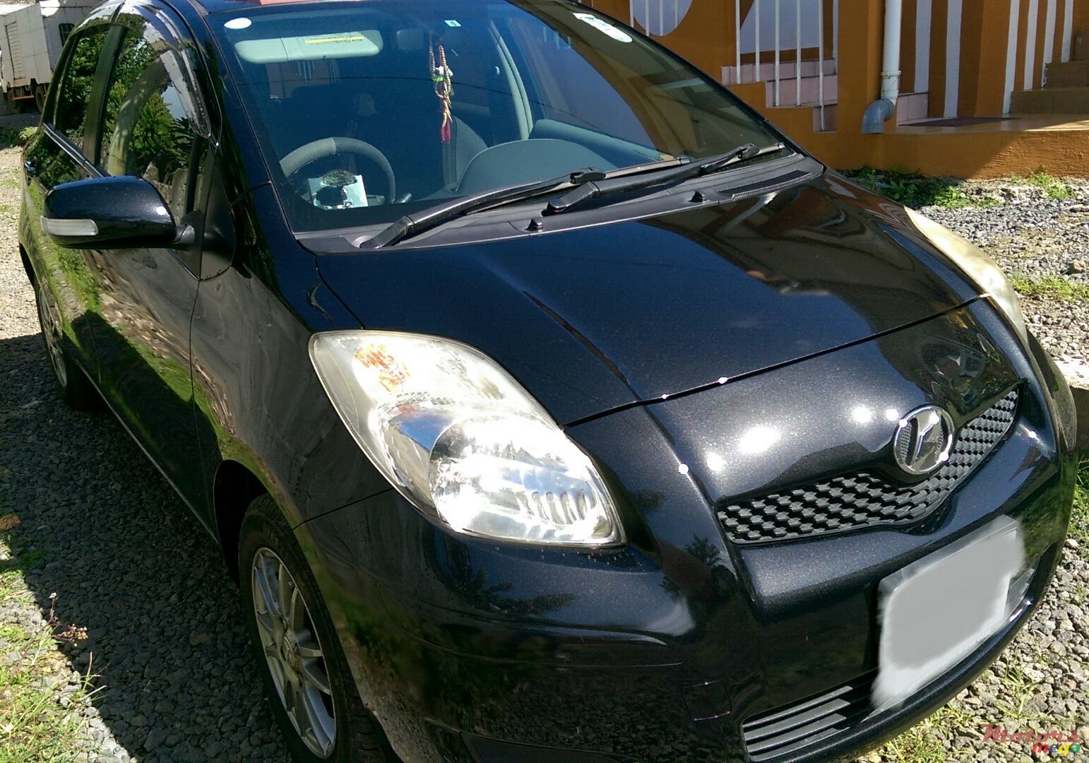 2011' Toyota Vitz photo #1