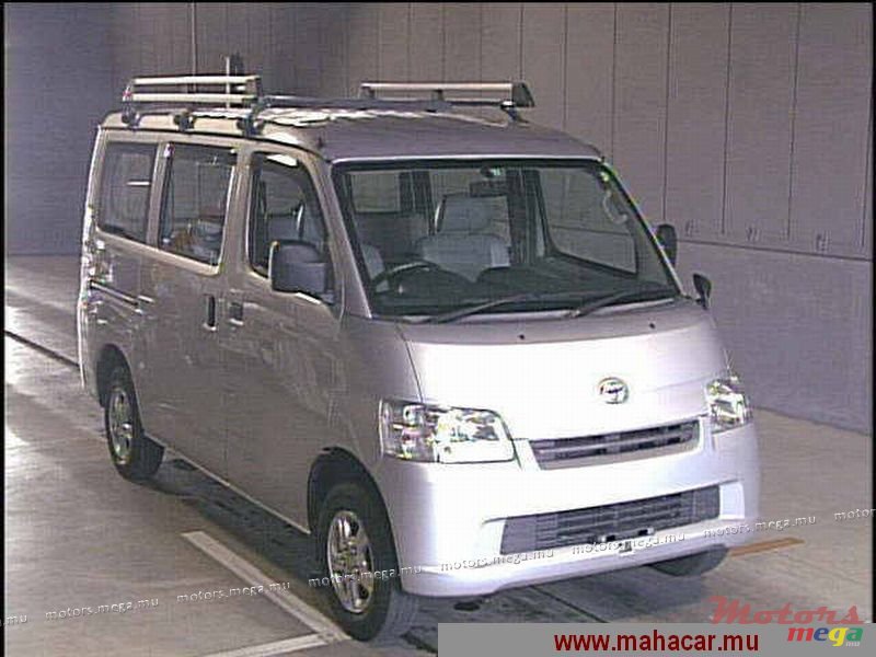 2010' Toyota liteace photo #1