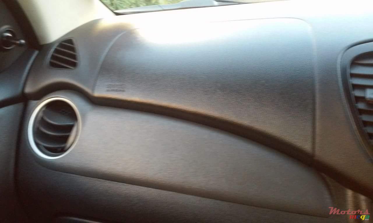 2011' Hyundai i10 photo #5