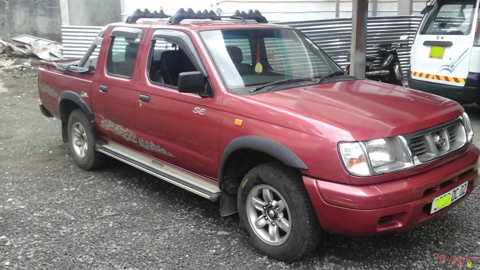 2000' Nissan photo #1