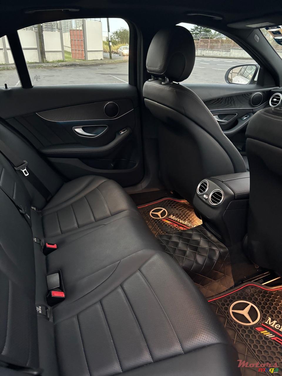 2017' Mercedes-Benz C 180 AMG SPORT photo #5