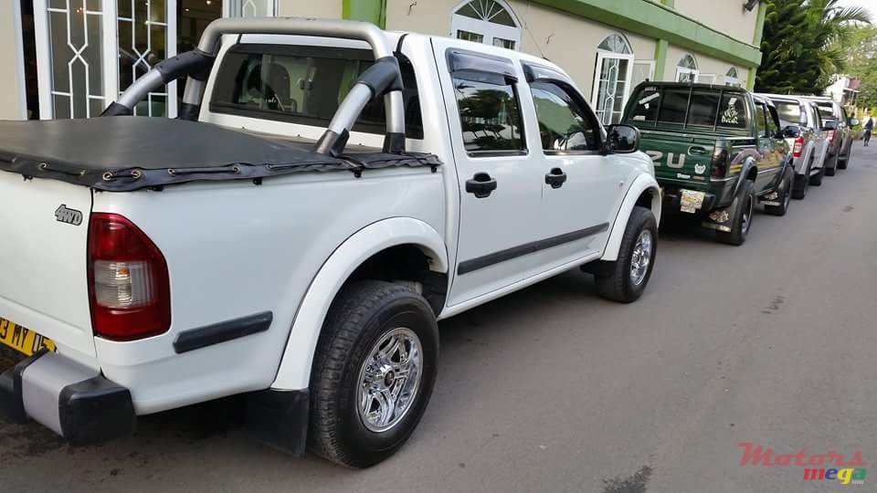 2005' Isuzu photo #5