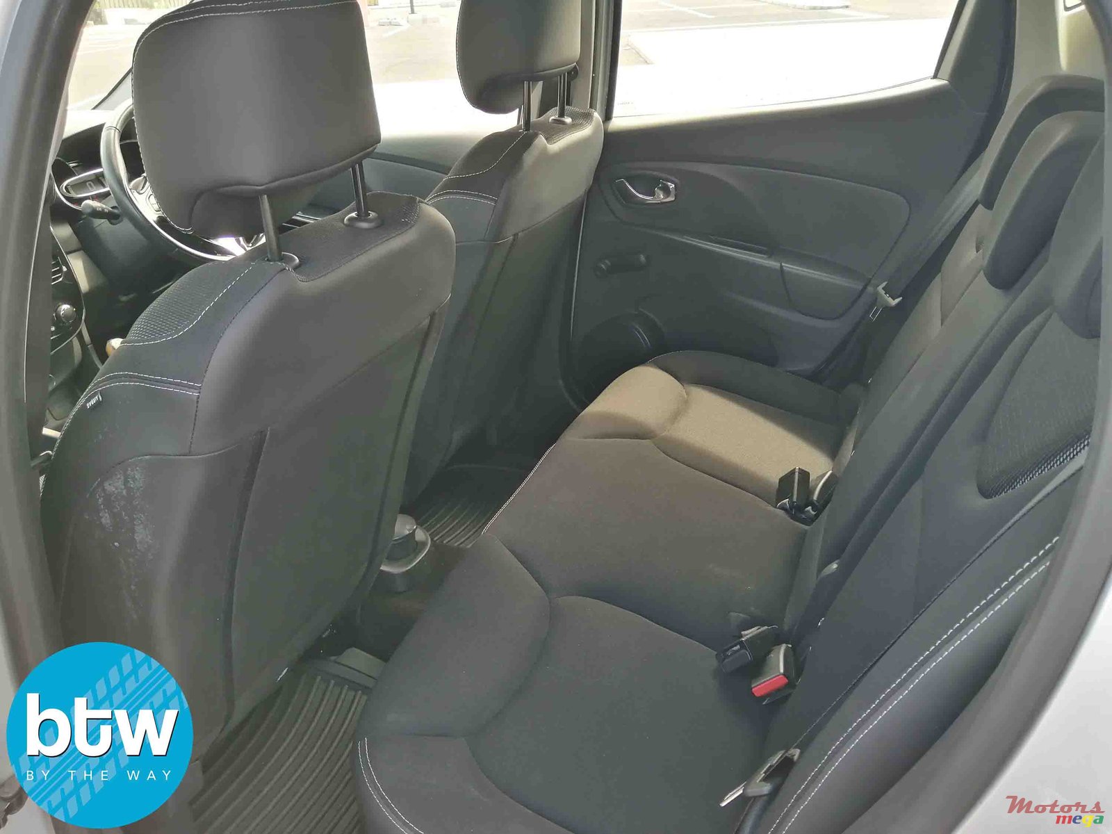 2013' Renault Clio photo #3