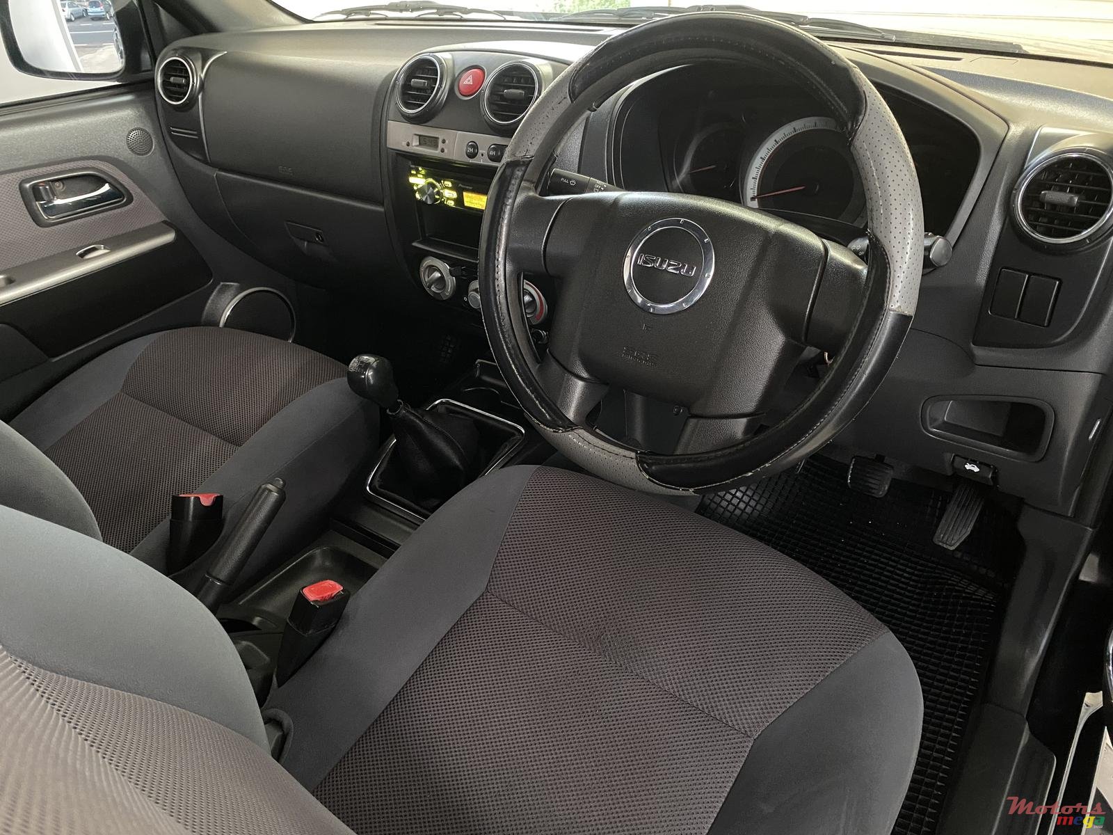 2011' Isuzu D-Max photo #3