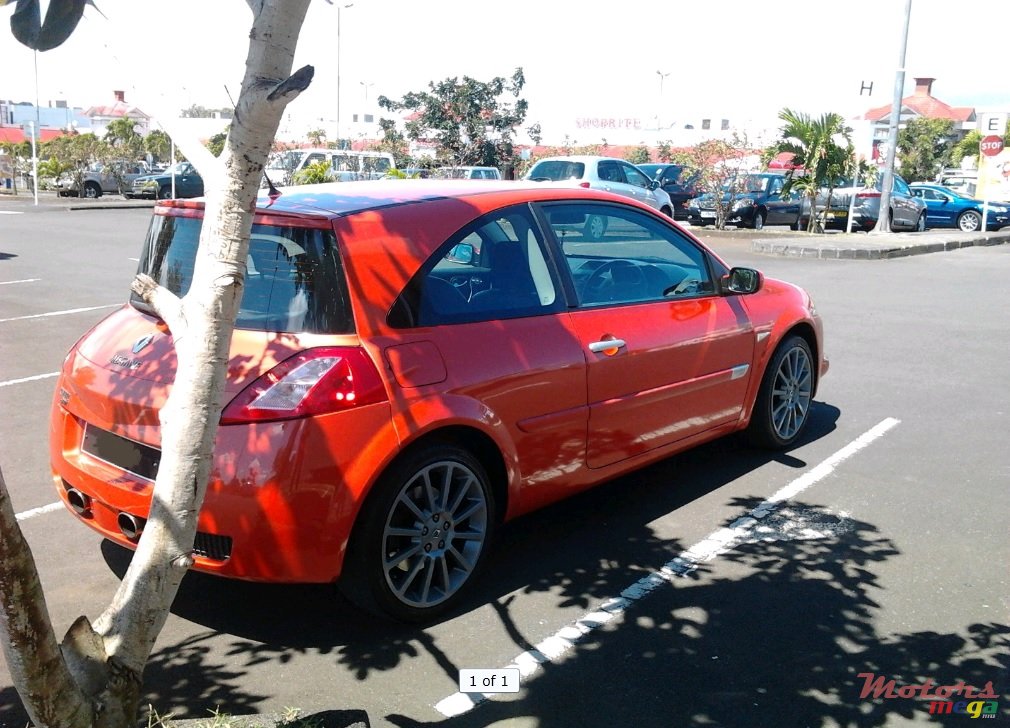 2005' Renault Megane RS photo #1